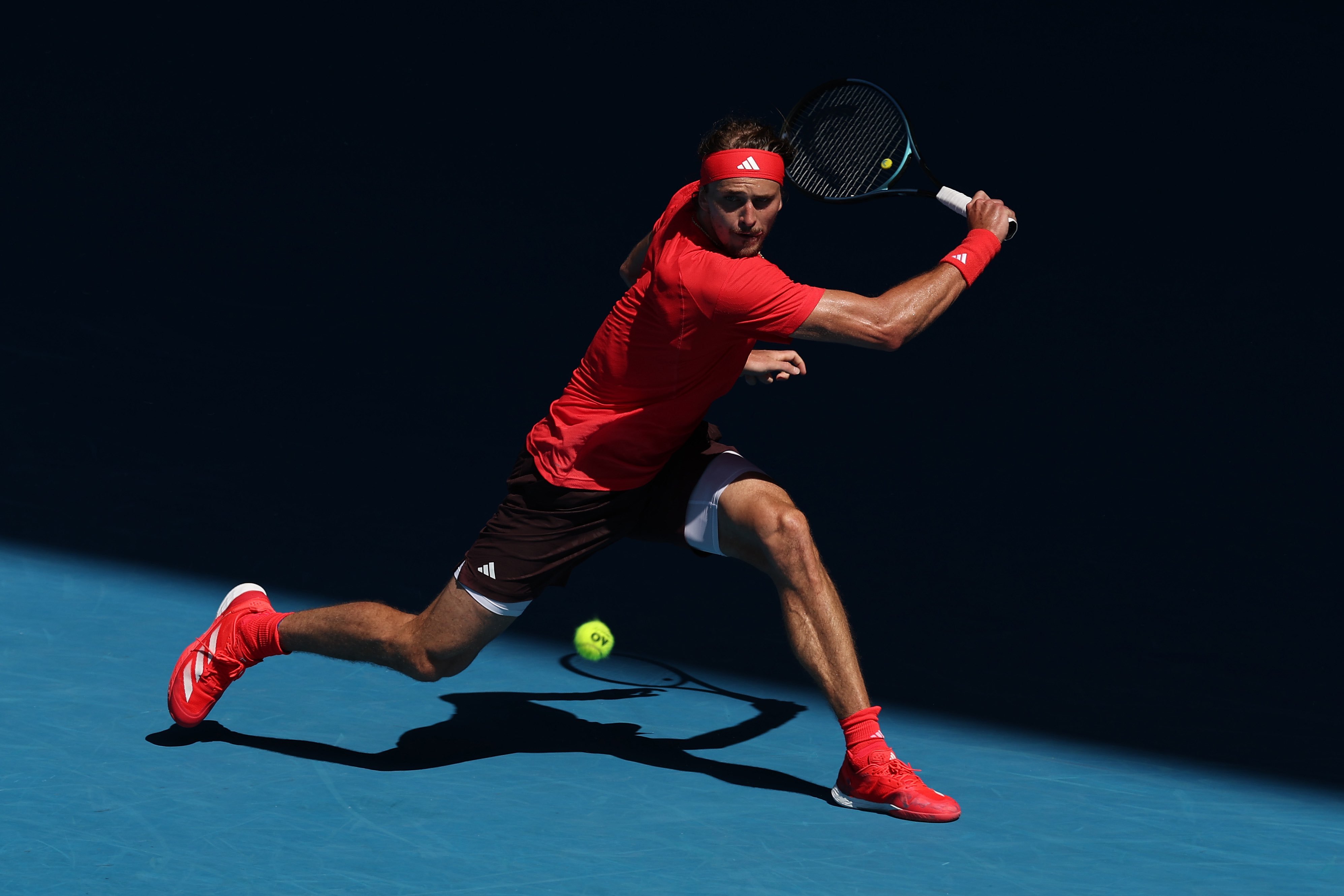 爱游戏娱乐-年终总决赛绝杀法网，兹维列夫扛起全队