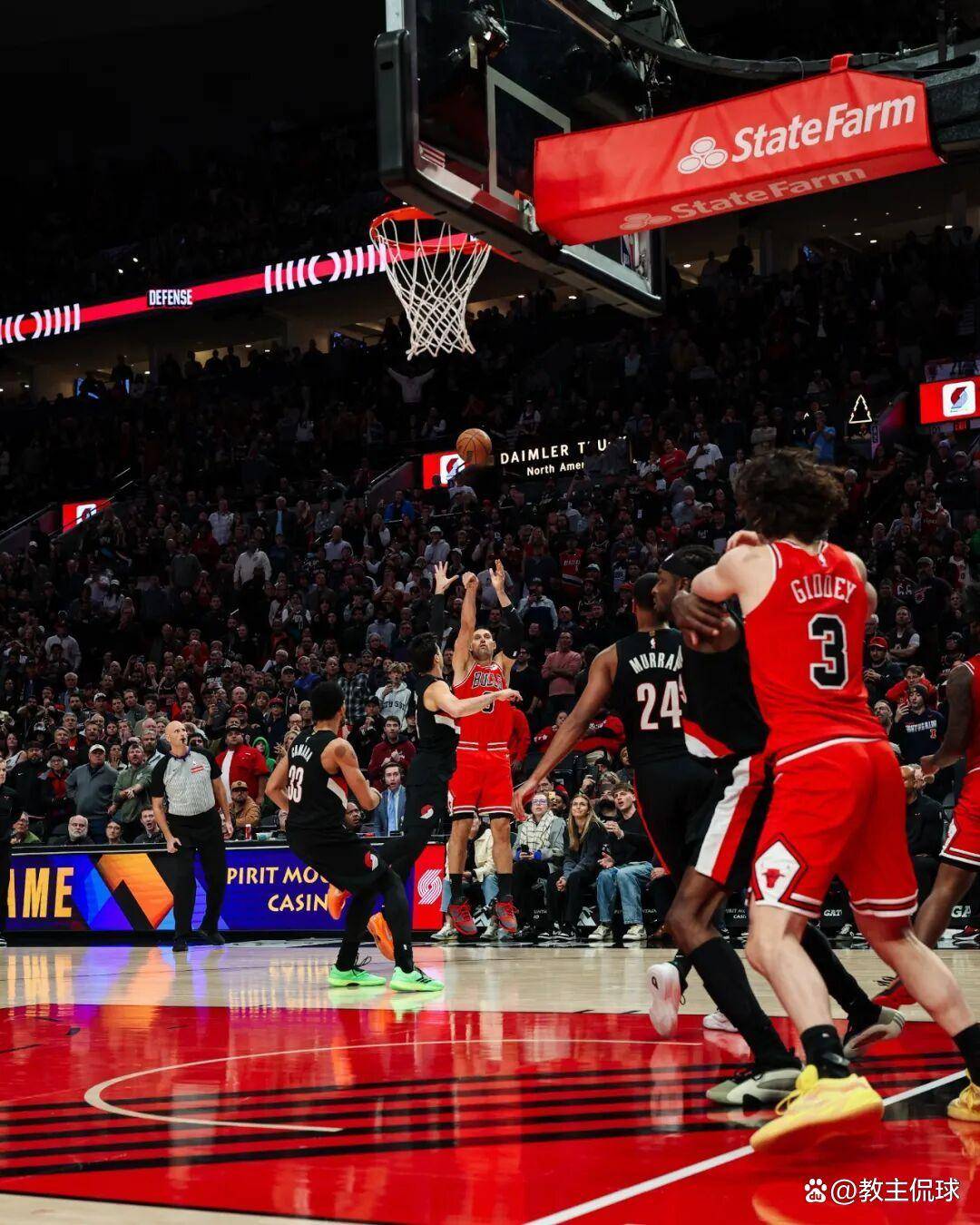 爱游戏-尼克斯险胜公牛，霍勒迪统治全场