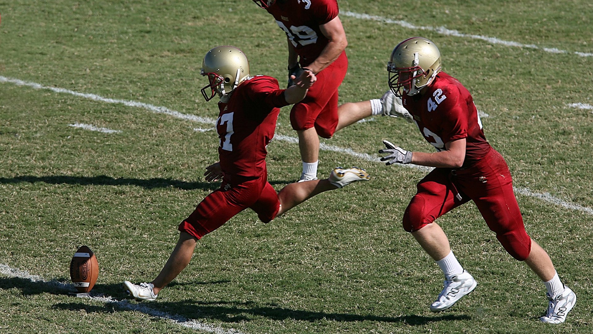 爱游戏在线-加克波爆发映照伊拉克战火,足球如何成为人类共同的救赎语言